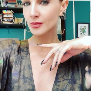 Brianne Davis Instagram - Unhealthy Vs. Healthy relationships:  We used to have feelings of clinging and neediness. We thought we would die if we didn't have this person. Now we feel comfortable when we are apart from our partner. We feel secure in the connection.

📚 Secret Life of a Hollywood Sex & Love Addict @secretlifenovel 

🎙 Secret Life Podcast @secretlifepodcast

#secretlifeofahollywoodsexandloveaddict #secretlifenovel #briannedavis #quitlit #bibliophile #bookstagram #bookrecommendations #authorsofinstagram #slaa #loveaddiction #reels #toxicrelationships #reelsinstagram #loveadvice  #selflove #toxiclove #sobriety #recovery #recoveryispossible  #behernow  #bepresent  #igdaily  #mentalhealth  #selfawareness #selfcare #badrelationships  #healthyrelationships #unhealthyrelationships
