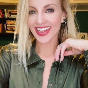 Brianne Davis Instagram - Unhealthy Vs Healthy Relationships- We used to expect our partners to make us happy. Now we take responsibility for our own happiness and share it with our partner.

📚 Secret Life of a Hollywood Sex & Love Addict @secretlifenovel 

🎙 Secret Life Podcast @secretlifepodcast

#secretlifeofahollywoodsexandloveaddict #secretlifenovel #briannedavis #quitlit #bibliophile #bookstagram #bookrecommendations #authorsofinstagram #slaa #loveaddiction #taylorswift #toxicrelationships #reelsinstagram #loveadvice  #selflove #toxiclove #sobriety #recovery #recoveryispossible  #behernow  #bepresent  #igdaily  #mentalhealth  #selfawareness #selfcare #badrelationships  #healthyrelationships #unhealthyrelationships