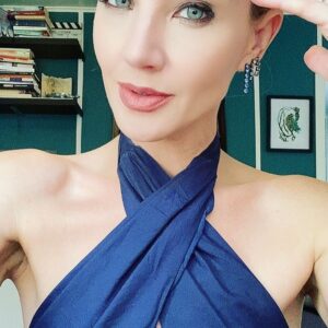 Brianne Davis Instagram - Unhealthy vs Healthy Relationship—We used to stuff and/or withhold feelings of anger, fear, and sadness and then lash out with destructive behaviors such as raging, brooding, the silent treatment, etc. Now we feel our feelings of anger, fear, and sadness as they arise. If helpful to the relationship, we communicate these feelings to our partner in a direct, loving, emotionally sober way.

📚 Secret Life of a Hollywood Sex & Love Addict @secretlifenovel 

🎙 Secret Life Podcast @secretlifepodcast

#secretlifeofahollywoodsexandloveaddict #secretlifenovel #briannedavis #quitlit #bibliophile #bookstagram #bookrecommendations #authorsofinstagram #slaa #loveaddiction #reels #toxicrelationships #reelsinstagram #loveadvice  #selflove #toxiclove #sobriety #recovery #recoveryispossible  #behernow  #bepresent  #igdaily  #mentalhealth  #selfawareness #selfcare #badrelationships  #unhealthyrelationships #healthyrelationships #healthydating