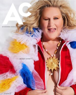 Bridget Everett Instagram - Cover girl alert! Dream photoshoot with @egandrew @biglarreon678 for @accessoriesmag 💫  Styled by @biglarreon678, wearing @biglarreon678. Cover necklace by @presley.oldham for @toddoldham_makershop. HMU @arrivebeautiful hats by @esenshel neon necklace @alexisbittar bangles @biglarreon678 ❤️❤️❤️