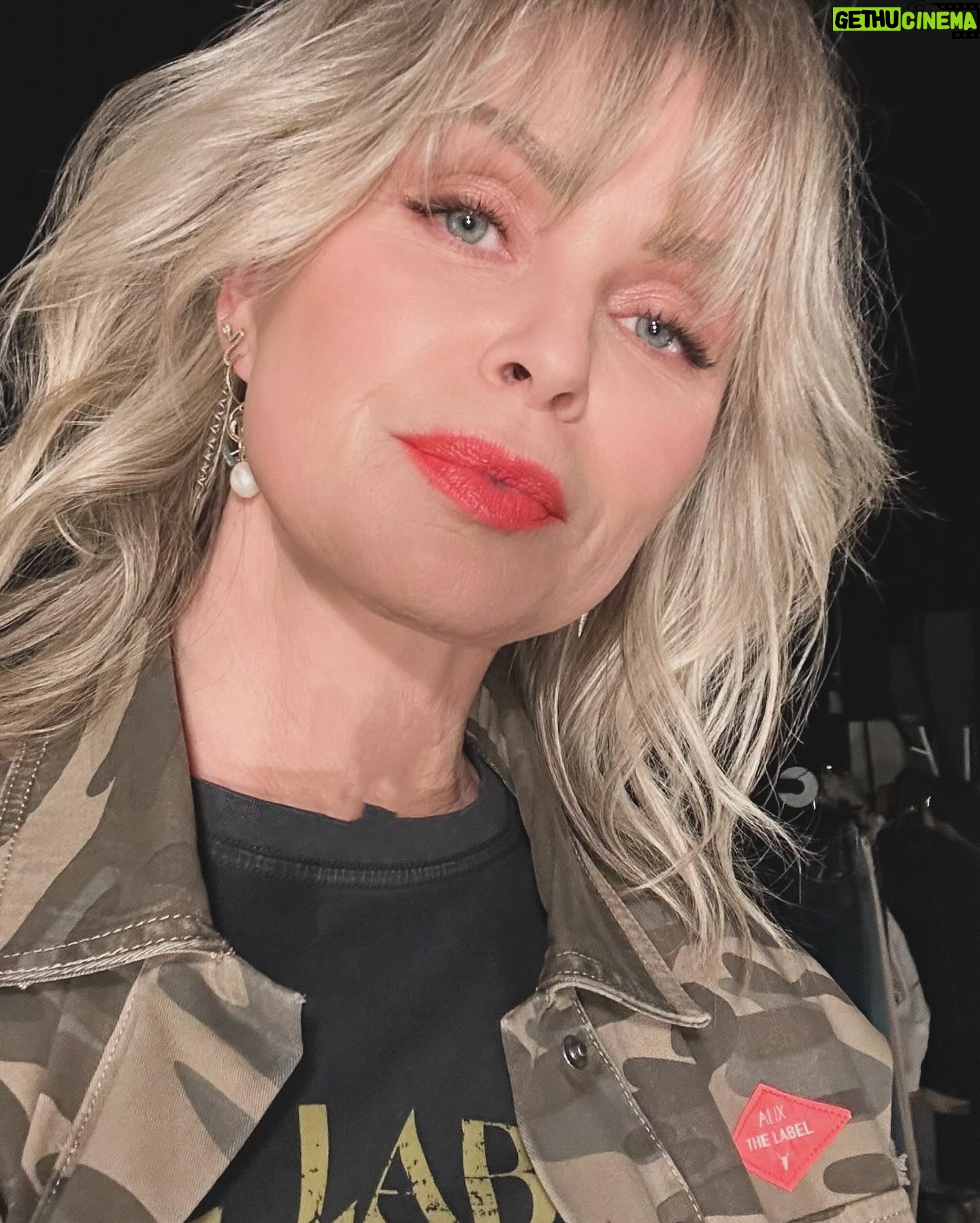 Bridget Maasland Instagram - Recap 1. @happyinshape 🗞️ @jedidjahkuijten 💄 2. @rtlboulevard & @gwenvanwaveren 💄 3. @alixthelabel 👘 4. @nansuits 🧥 5. @summumwoman👖Blvd podcast🎙️ 6. @voorwindenmodemall 🥋 7. @johnvdheuvel62 & @lecolook 📺