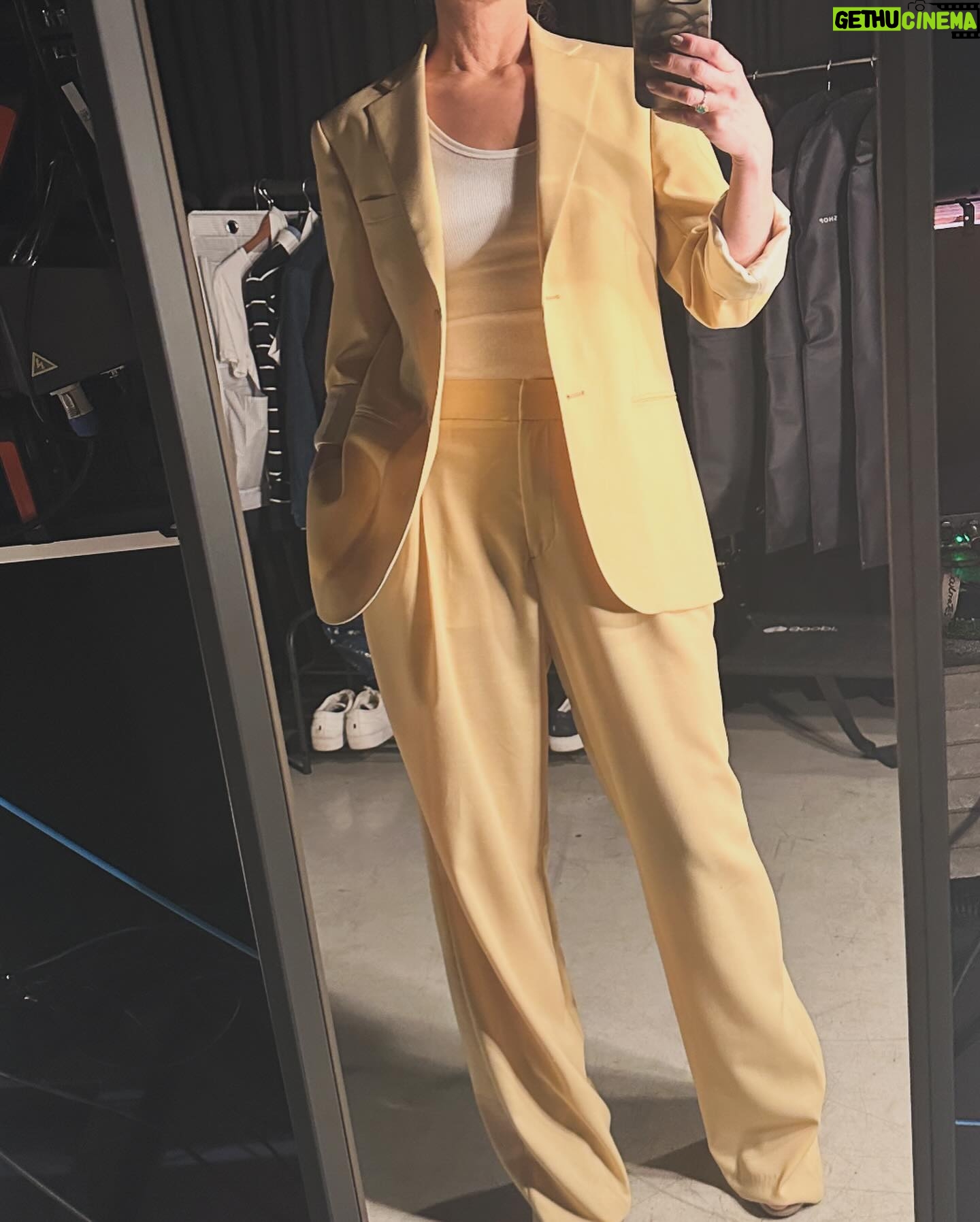 Bridget Maasland Instagram - Recap 1. @happyinshape 🗞️ @jedidjahkuijten 💄 2. @rtlboulevard & @gwenvanwaveren 💄 3. @alixthelabel 👘 4. @nansuits 🧥 5. @summumwoman👖Blvd podcast🎙️ 6. @voorwindenmodemall 🥋 7. @johnvdheuvel62 & @lecolook 📺