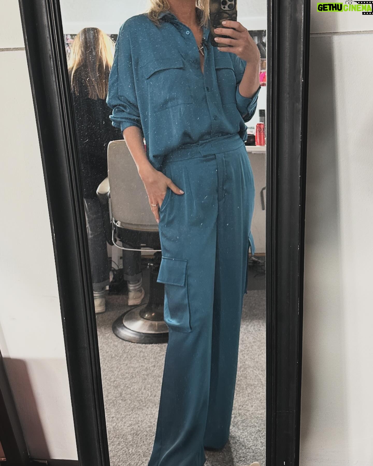 Bridget Maasland Instagram - Recap 1. @happyinshape 🗞️ @jedidjahkuijten 💄 2. @rtlboulevard & @gwenvanwaveren 💄 3. @alixthelabel 👘 4. @nansuits 🧥 5. @summumwoman👖Blvd podcast🎙️ 6. @voorwindenmodemall 🥋 7. @johnvdheuvel62 & @lecolook 📺