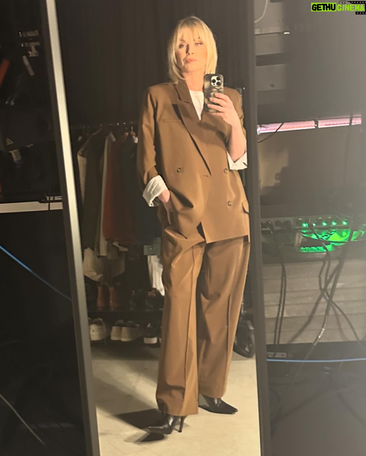 Bridget Maasland Instagram - Kort weekje BLVD - @jedidjahkuijten make💄 - @chptrs.official - @hulya_atsocialmedia 💄 - @essentielantwerp @hunkonstudio - @hulya_atsocialmedia 💄 - @ibanafashion - @selkehairandmakeup 💄 - @ibanafashion @levis