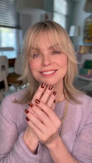 Bridget Maasland Instagram - Ontdek Maniac Nails! 
Binnen 20 minuten stralende gel nagels 💅 
Met code - BRIDGET15 - krijg je 15% korting op de starterset. 

 #ManiacNails #CelebrateHands @maniacnails.official #ad