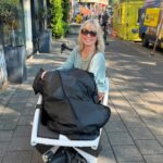 Bridget Maasland Instagram - Zoals een echte diva betaamt in de bakfietsbak met mijn kleding op weg naar de podcast studio waar ik deze week 8 podcasts ga opnemen met alleen naar leuke vrouwen. @giovancamusic @katjaschuurman @manon.meeuwis @sylvanasimons @aimeekiene @daphnebunskoek @stellabergsma @nazmiyeoral Binnenkort te beluisteren op www.mygrapeskin.com en volg @grapescommunity