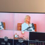 Bridget Maasland Instagram - Zoals een echte diva betaamt in de bakfietsbak met mijn kleding op weg naar de podcast studio waar ik deze week 8 podcasts ga opnemen met alleen naar leuke vrouwen. @giovancamusic @katjaschuurman @manon.meeuwis @sylvanasimons @aimeekiene @daphnebunskoek @stellabergsma @nazmiyeoral Binnenkort te beluisteren op www.mygrapeskin.com en volg @grapescommunity