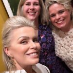 Bridget Maasland Instagram – Boekenbal ‘24 ‘Thuiskomen’ met een touch of gold