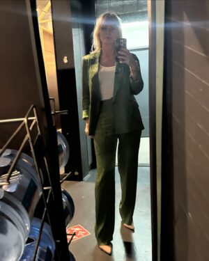 Bridget Maasland Instagram - Weekje hoor:

- Zondagochtend gevoel thuis, @meltingpotamsterdam.nl 
- RTLboulevard @selkehairandmakeup 
- @rtlboulevard 
- @stijlburo RTL boulevard 
- Coming soon platform GRAPES, link in bio 🔗
- @grapescommunity live op instagram
- BLVD Podcast
- Te gast bij Edwin @eversenco 
- ‘Bijna niets gebeurt toevallig’ geluisterd @de_mediameiden