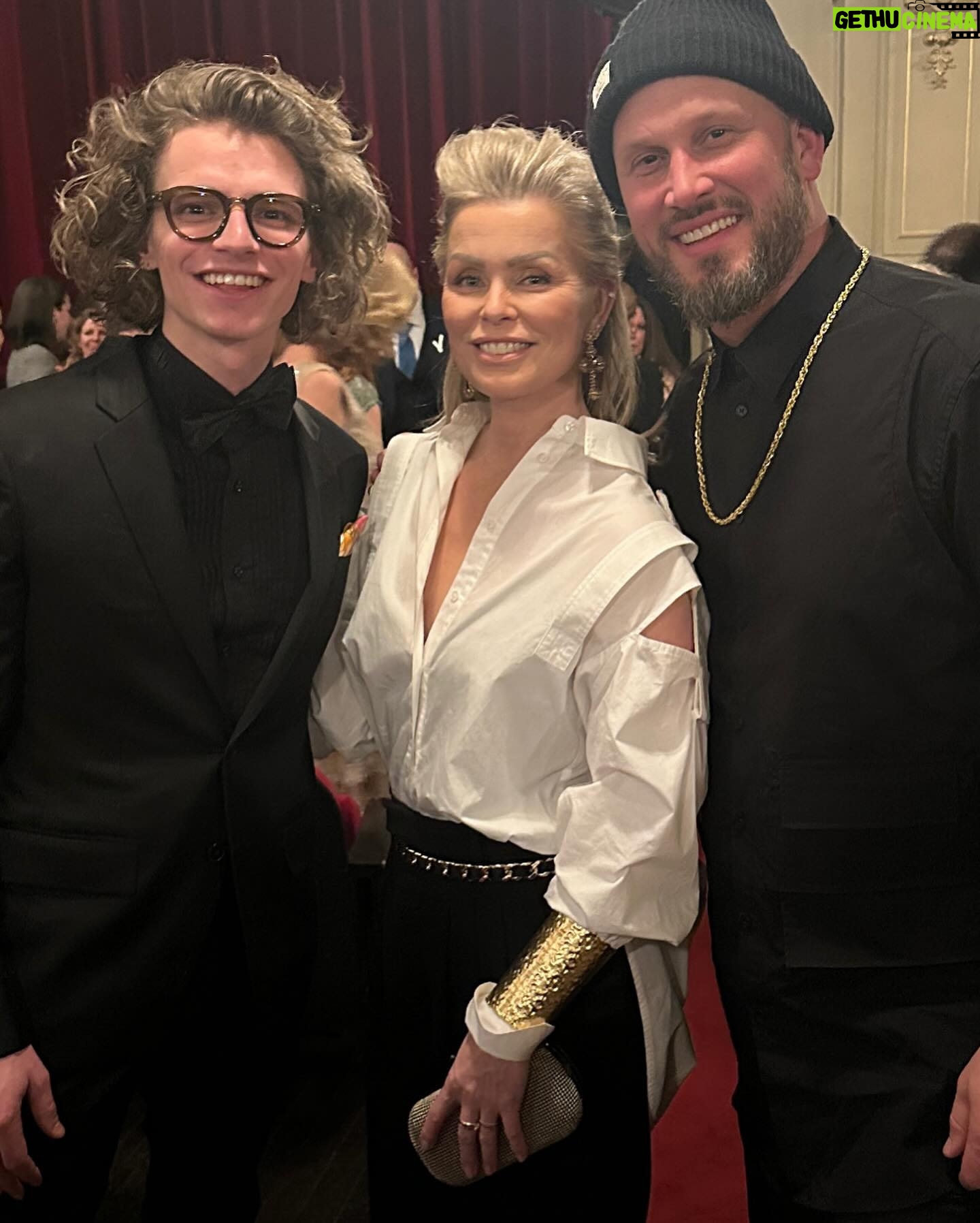Bridget Maasland Instagram - Boekenbal ‘24 ‘Thuiskomen’ met een touch of gold