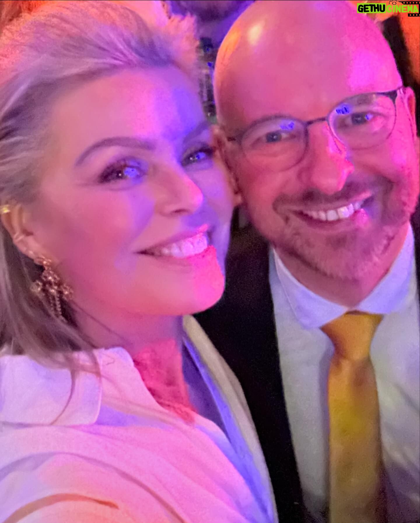 Bridget Maasland Instagram - Boekenbal ‘24 ‘Thuiskomen’ met een touch of gold