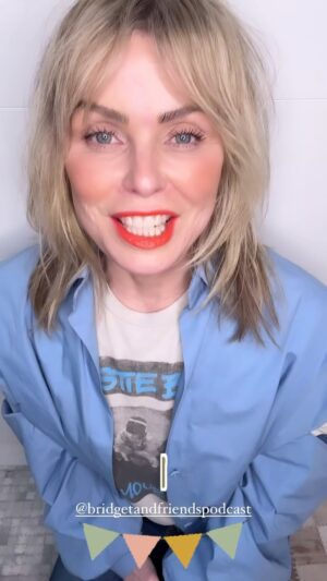 Bridget Maasland Instagram - Deze week is het ‘De week van de overgang’. Precies 1 jaar geleden zijn, mijn moeder en ik de podcast: ‘Bridget and Friends take a menopause’ begonnen. Zodat we na die ene week er gewoon over door mochten/mogen praten. Tegelijkertijd ben ik 1 jaar geleden de gelijknamige gratis community begonnen zodat vrouwen onderling dagelijks met elkaar in gesprek kunnen, ervaringen en tips delen en een luisterend oor kunnen bieden aan elkaar. Binnenkort gaan we uitbreiden, zorg dat je daarbij bent en niets van mist. Volgende week meer uitleg en details.

@bridgetandfriendspodcast  @ellymaasland