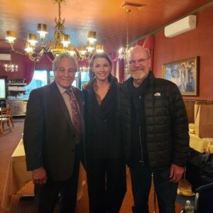 Bridget Moynahan Instagram - Directing is a collaboration. Could not do it without my amazing actors and crew! @bluebloods_cbs 

#bluebloods #directing #lovewhatyoudo #dowhatyoulove #1404