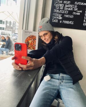 Bridget Moynahan Instagram - When you are working in the same neighborhood as your favorite restaurant, you stop by for a latte and a selfie! @lilianewyork @missyarobbins 

#BK #pasta #delicious #iloveny