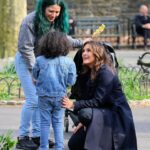 Bridget Moynahan Instagram - Love this @therealmariskahargitay! • #repost @entertainmenttonight Mariska Hargitay having a real life heroic moment! 👏🫶 While filming an episode of ‘Law & Order: SVU’, Mariska was approached by a little girl who believed her to be a real police officer. 🥹 After the young girl asked Mariska for help as she had been separated from her mother, Mariska halted production to help the child find her mom. (📸: Getty Images)