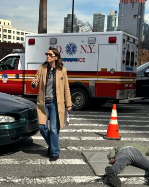 Bridget Moynahan Instagram - Erin Reagan multi-tasking, crime solving and eclipsing. 
We get it done 💪🏽 @bluebloods_cbs 

#eclipse2024 #bluebloods #cbs