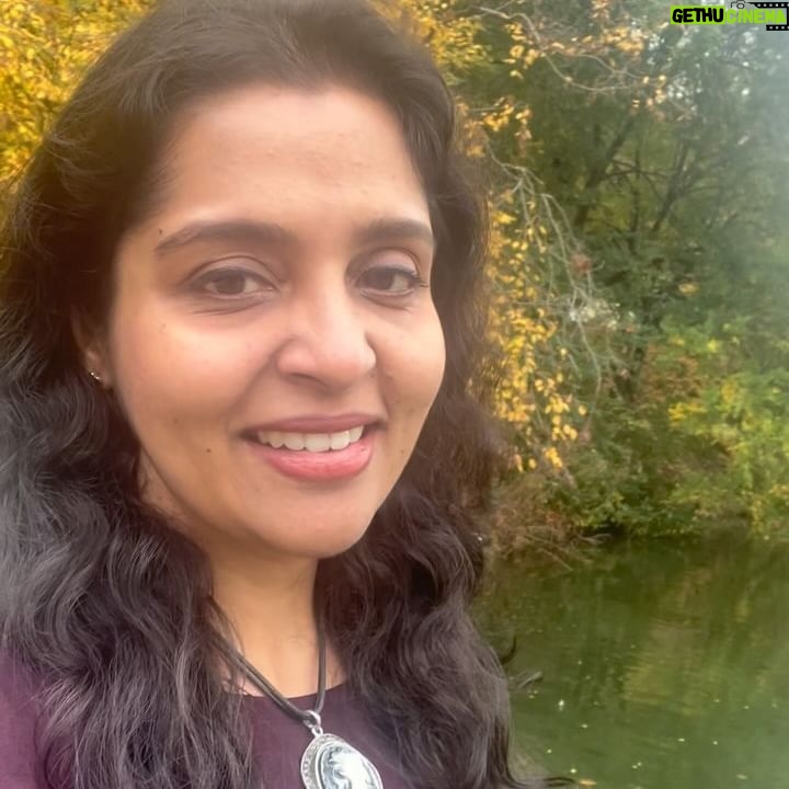 Brindha Sivakumar Instagram - My version of this beautiful song “Nee kavithaigala” from Maragadha Naanayam by @dhibuninanthomas sung by the brilliant @pradeep_kumar1123 . Location Botanical Gardens at Berwick in Melbourne Australia. Pls excuse my flaws ☺️ 🙏🏼