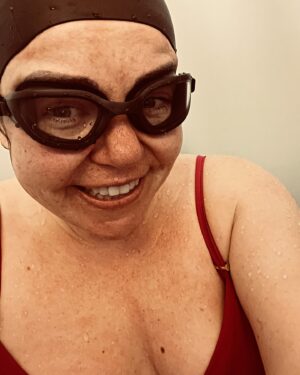 Briony May Williams Instagram - Week 2 of trying to learn how to swim properly/further than 2 metres 🏊🏻‍♀️ I’m 40 this year and there are a few things I’d love to be better at by the time the big day comes around so I’ve started swimming lessons at my local leisure centre and I’m absolutely bloody loving it!! I’ve never really liked swimming because I’m not a strong swimmer, I’ve always lacked confidence in the pool so I’ve just never enjoyed it. But after 2 weeks of regular swimming and a few lessons, I’m feeling more confident and actually loving the experience! My goal is to be able to swim the 150m at the @superhero_series triathlon in August! Anyone else trying something new this year? I’d highly recommend it!#newyearsameme