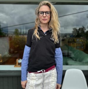Brit Marling Instagram - Darby in coffee foam…. just missing the coke @amurderattheend @deadline @fxnetworks