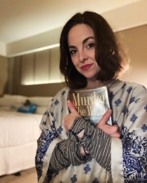 Brittany Curran Instagram - Sending out cozy vibes from me & JB to everyone and anyone in search of more cozy and contentment in their life right now 🫶🏻📚🌙🕯🖤💤

#staycation #cozy #selfcare #selfcaresaturday #JBFletcher #WhatWouldJessicaFletcherDo #murdershewrote 

@sheratonuniversal @sheratonhotels @penguinrandomhouse @universaltv