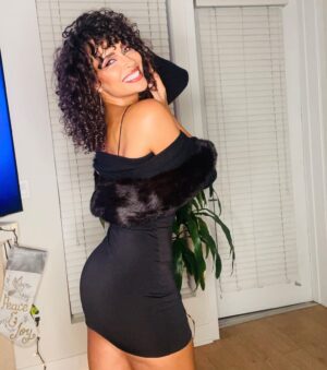 Brittany Lucio Instagram - HAPPY NEW YEAR! 🥂🖤 #2024 Year 8 💰
Let’s go! ✨

#newyear
#newbeginnings 
#newenergy