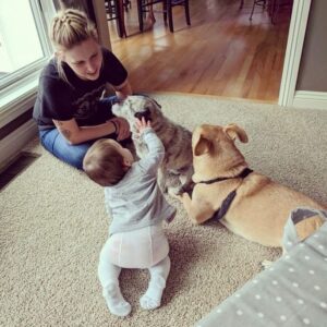 Brooke Leigh Thorne Instagram - The puppers like her 👍 | 📸 @dnsievers