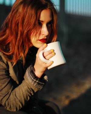 Brooke Leigh Thorne Instagram - From 2017, AKA the Beforetimes. Still wearing plaid and drinking too much coffee 😂 really nice to find these pictures again. [📸: @graphicsmetropolis]