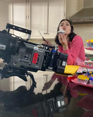 Brooke Alexx Instagram - The “All My Exes’ Moms” Official Music Video is OUT NOW!!! This song changed everything for me this past year, so I hit up @jimmernapes and we finally brought this silly story to life ✨ BIG shoutout to my exes and their beautiful moms for being great sports 😉

Director: 💁🏻‍♀️
DP: @jimmernapes 
Steadicam Op: @larkinm7 
1st Assist Camera: @kenneth_herron 
Gaffer: @jonc.films 
Key Grip: @litbydave 
Colorist: @jimmychains 
Editor: 💁🏻‍♀️