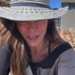 Brooke Burke Instagram – Walking LIVE today around the globe 🌎 taking you on a desert tour in the Sonoran desert today it’s absolutely gorgeous. What a blessing to get outside and move. 🌼🌵🌝 @brookeburkebody #walk @skechers