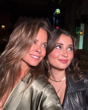 Brooke Burke Instagram - 🤎🖤crushed it last night @sierraskyfisher
