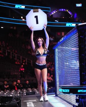 Brookliyn Wren Instagram - Last fight of the year baby! 👊🏽🖤 #UFC296