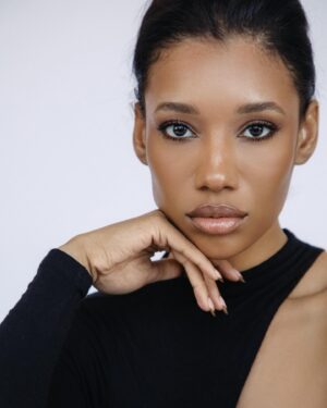 Brookliyn Wren Instagram - Look inside of my soul, and you can find gold, and maybe get rich 🖤✨

📸: @yanakalina