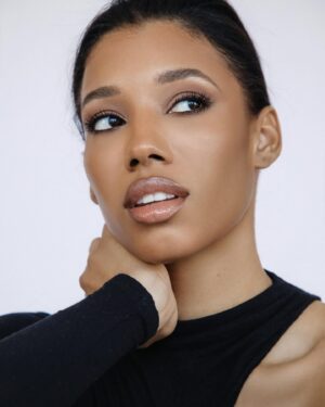 Brookliyn Wren Instagram - Look inside of my soul, and you can find gold, and maybe get rich 🖤✨

📸: @yanakalina