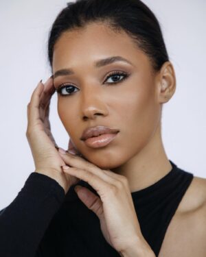 Brookliyn Wren Instagram - Look inside of my soul, and you can find gold, and maybe get rich 🖤✨

📸: @yanakalina