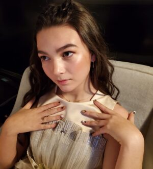 Brooklynn Prince Instagram - Last night was a dream. 💫💛

Dress: @junonafashionhouse ⭐️
Hair/MU: @emilylynnandcompany 💄
Styling: My Mama❤️
Photos: Aunt Kendall 🙃