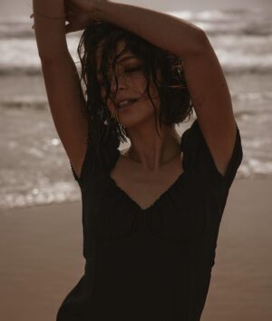 Bruna Quintas Instagram - Mãe acabada a tempo inteiro, morsa bailarina à beira mar nas horas vagas. 💦