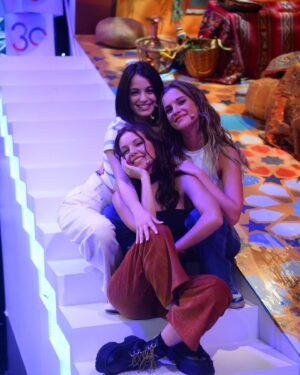 Bruna Quintas Instagram - Valeu tudo e com as minhas manas! 💖
Especial 30 anos @sicoficial ✨