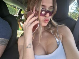 Bruna de Magalhães Instagram - your email will never find me. I am free :D