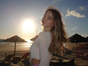 Bruna de Magalhães Instagram - já está tudo a pensar no mesmo (sunsets e caipirinhas)