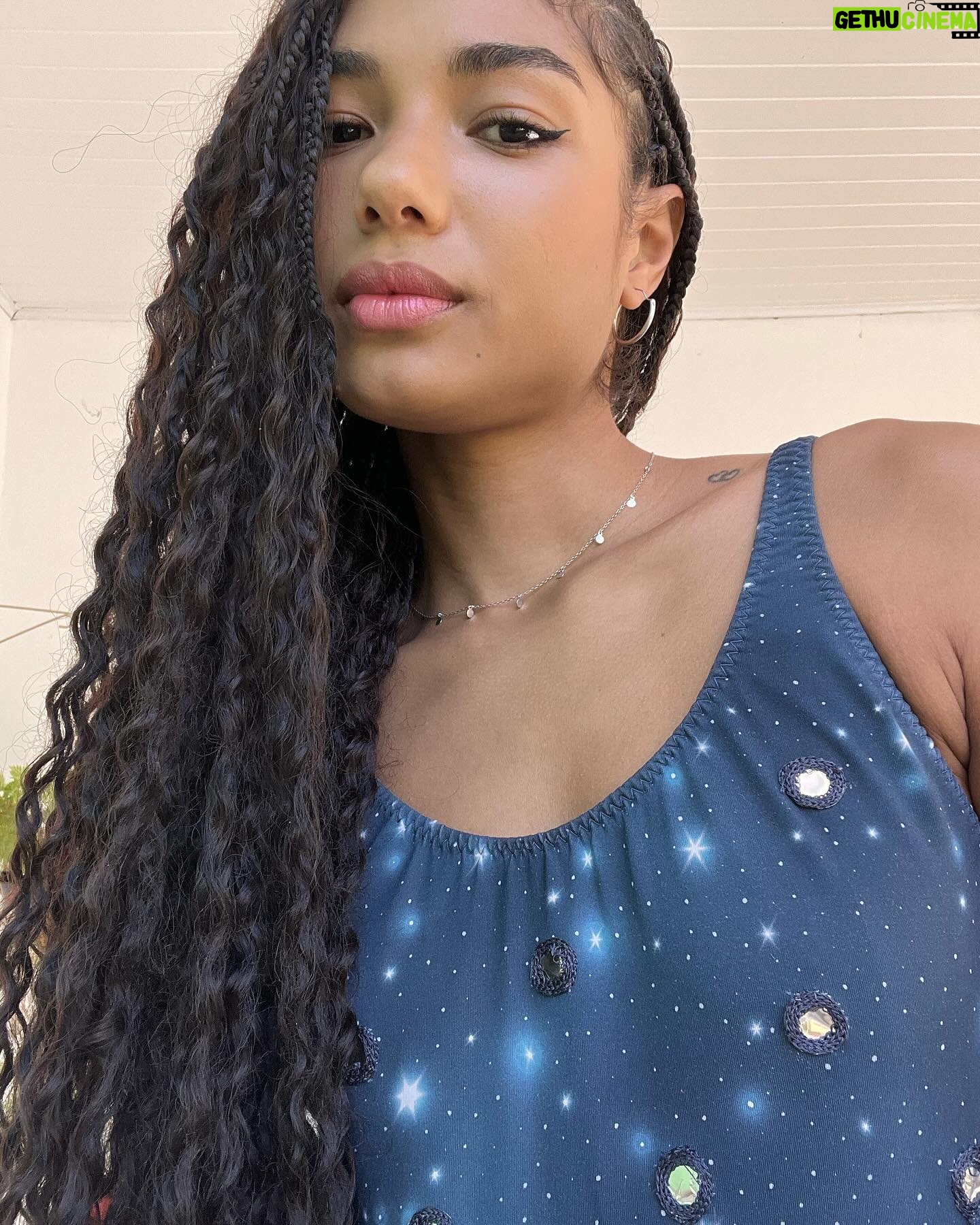 Bruna Inocencio Instagram - Usando a maquiagem do teste