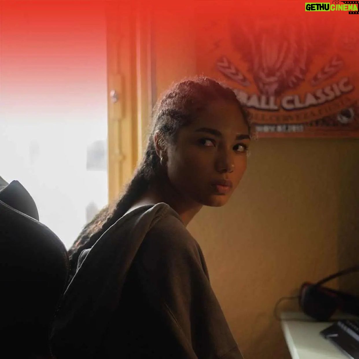 Bruna Inocencio Instagram - Jessi 🖤 • Meet JESSI, a competitive, secretive Brazilian resident in Portugal. . (PT) Esta é JESSI, uma brasileira misteriosa e competitiva, residente em Portugal. . . . SANTIAGO Original Series A serial killer on a sacred path. Coming soon. . @bruinocencio . @313features @blanchefilmes @diogovbrito @ines.o.braga @cesartmourao @pedrovarelalx @brunocoelhovaz @ricardo_vd_bastos @sicoficial @opto.sic @cmporto @camaramunicipaldematosinhos @camaramunicipalvianacastelo @turismodeportugalviva @picportugalfilm @institutodocinemaeaudiovisual . 📸 @joaolobu
