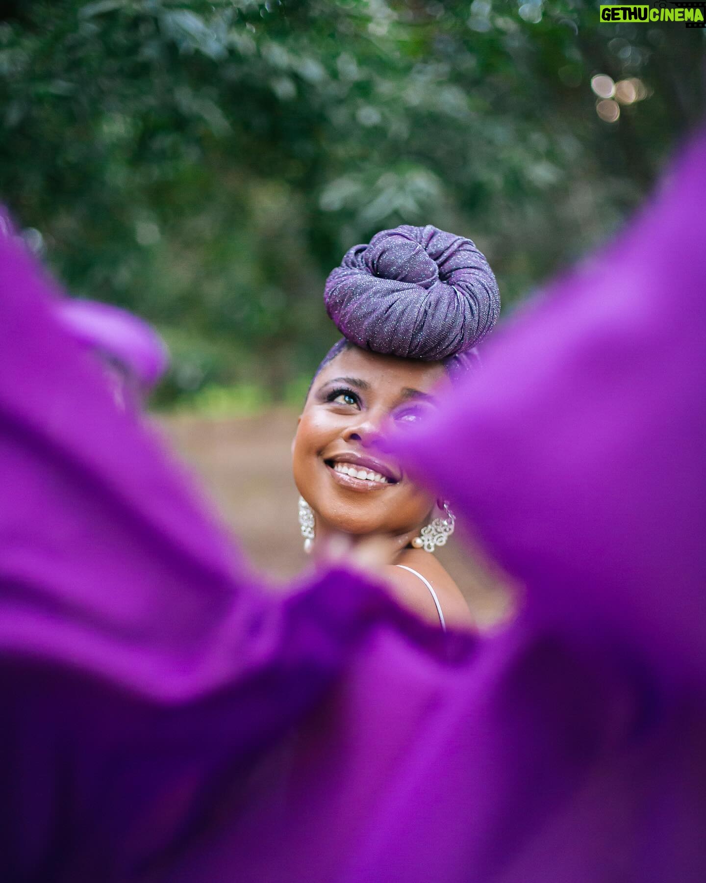 Buntu Petse Instagram - You beauty people have got me counting my blessings today! Thank you to all 500 THOUSAND of you for the amazing journey so far. I’m always humbled to see your loving comments, heartfelt DM’s (even the “hallo bt4l❤️” now and then😅). Nontle Majola thanks you. Mbali Habede thanks you. I thank you very much. ❤️🙏🏾 📸: @londamav 🎬: @therealqham