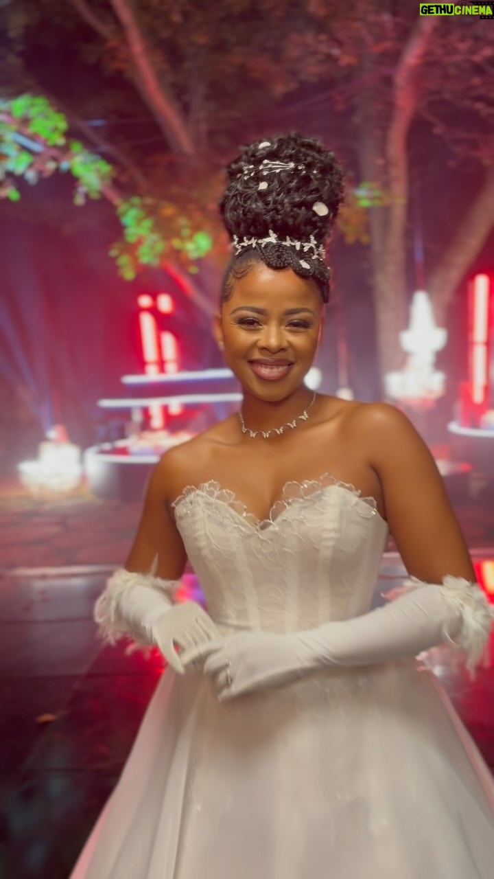 Buntu Petse Instagram - Feeling like a #Bridgertonza Bride this evening ALL THANKS TO @nmbynicolemeyerson . π€ Thank you @netflixsa for giving us a dream of a night!! For all your bridal dreams.. you know to call. @nmbynicolemeyerson @elysian_management ποΈπβ