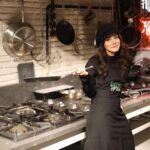 Burçin Abdullah Instagram - “Yemek sevgisinden daha samimi bir sevgi yoktur." -demiş George Bernard Shaw. Kısmen katılıyorum yemek yemeyi çok seven biri olarak, ama bir anne olarak daha samimi sevgiler görmedim diyemem 🫠 Siz ne düşünüyorsunuz?