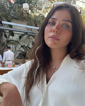 Burçin Abdullah Instagram - Hangi filtre daha çok yakışmış bilemedim 🤷‍♀️