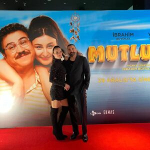 Burcu Altın Instagram - MUTLUYUZ 29 Aralık'ta sinemalarda 💫 Yolunuz açık olsun Sevgili 🤍🧿 @efedeprem @mutluyuzfilm 🎉