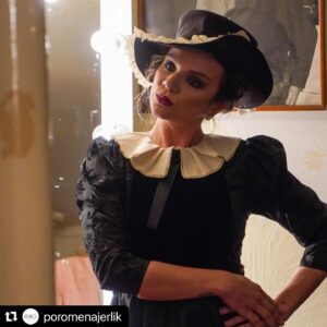 Burcu Altın Instagram - Haydi gel pazar 🎈🎈🎈 #Repost @poromenajerlik with @make_repost
・・・
Oyuncumuz Burcu Altın Deprem’in konuk oyuncu olarak yer aldığı Menajerimi Ara dizisinin set arkası fotoları... Pazar akşamı herkes ekran başına @burcualtindeprem @startv @ayyapim @alidemir @pablopablo23 @minegulercasting @menajerimiaradizi #menajerimiara #burcualtın #burcualtındeprem @poromenajerlik