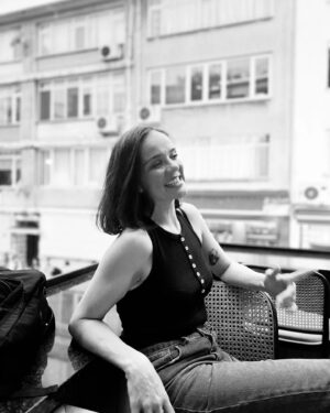 Burcu Altın Instagram - Munni gözü 🎈 📷 @zeynepcamci
