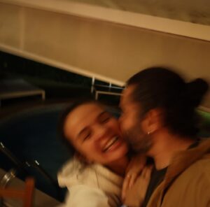 Burcu Altın Instagram - Ve 6. 👩🏻‍❤️‍👨🏻 ve 4. 👰🏻🤵🏻Yıl 🧿 Seni gördüğüm ilk gün bir anda adımı unuttum telaştan… Sonraysa gelecek için telaşlı olmayı… Şu ömrümüzün tüm yükünü alıp bizim Dağ’ımız olduğun için varlığına her dakika şükürle🙏🏻 Çok… çokk seviyorum 🫠 Kutlu olsun sevgilim 🤍🧿 @efedeprem