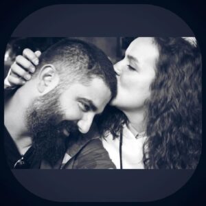 Burcu Altın Instagram - Sana sahip olmanın güzelliğini henüz tarif edebilmiş değilim 🤍🙏🏼 @efedeprem